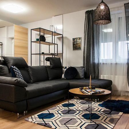 Danubio****2 Bedrooms-Be In The Center Of It All! ブダペスト エクステリア 写真